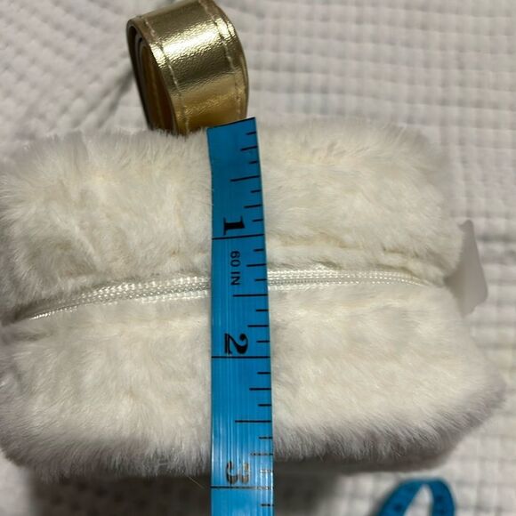 NWT - Bath & Body Works- Travel Toiletry Cosmetic Bag with Strap - Picture 7 of 8